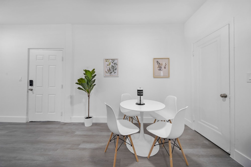 Little Havana Gem 2BR Retreat