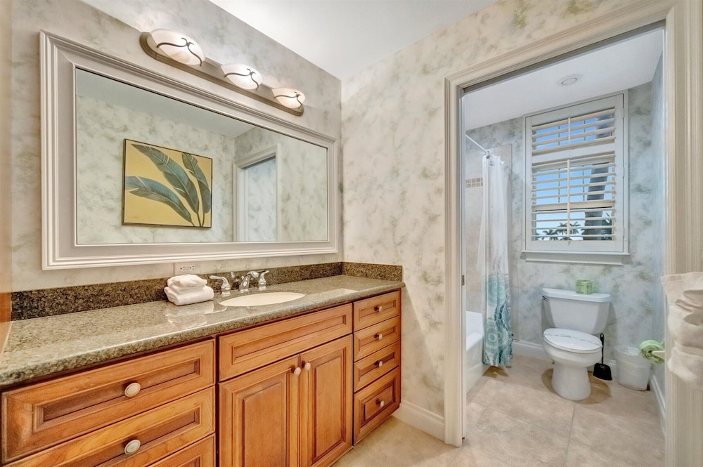Beachfront With Private Balcony Heated Pool and Spa
