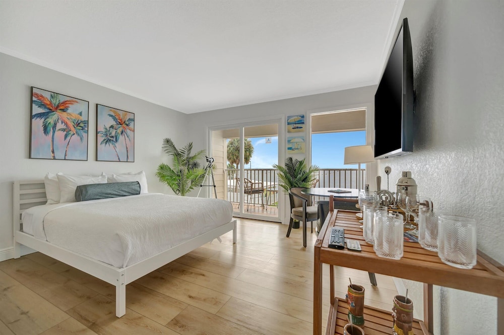 Palm Court a Bayview 2 Bed Suite Heated Pool