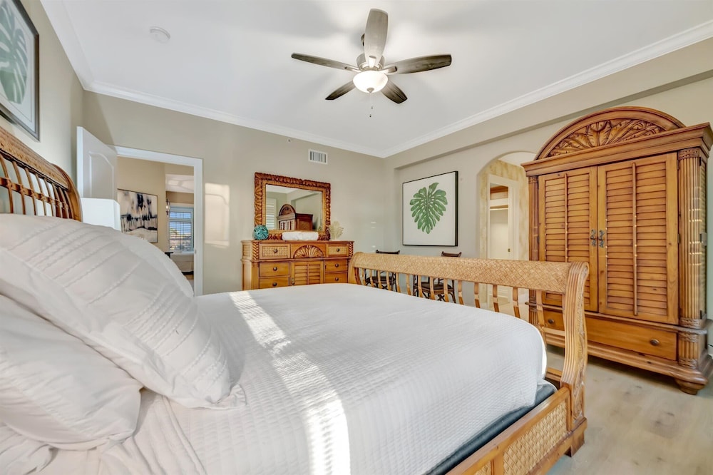 Beachfront With Private Balcony Heated Pool and Spa