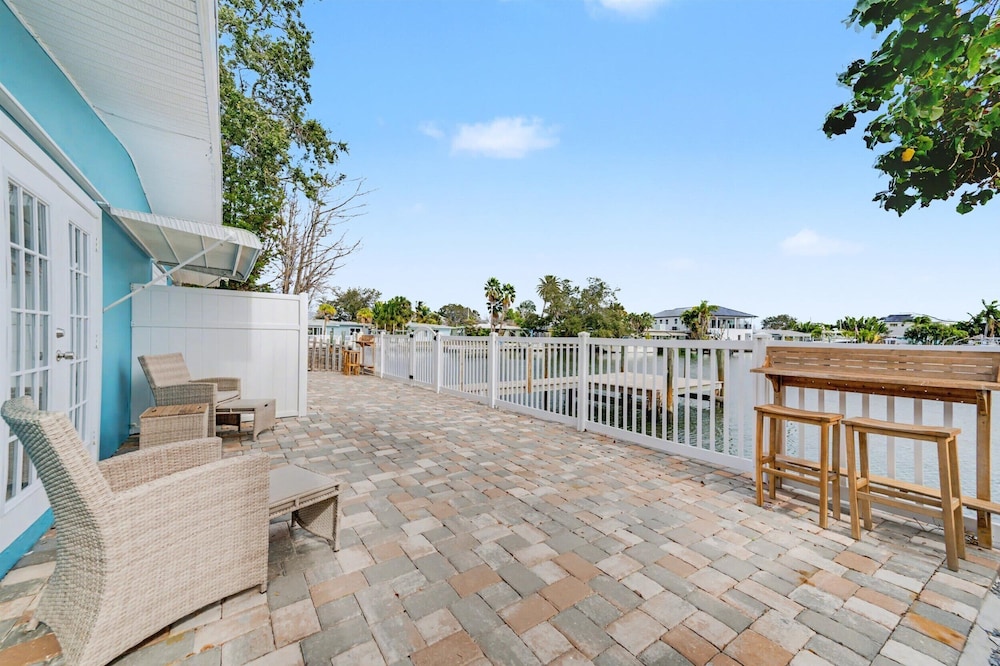 Waterway Vista Suite Pet Friendly Boat Dock