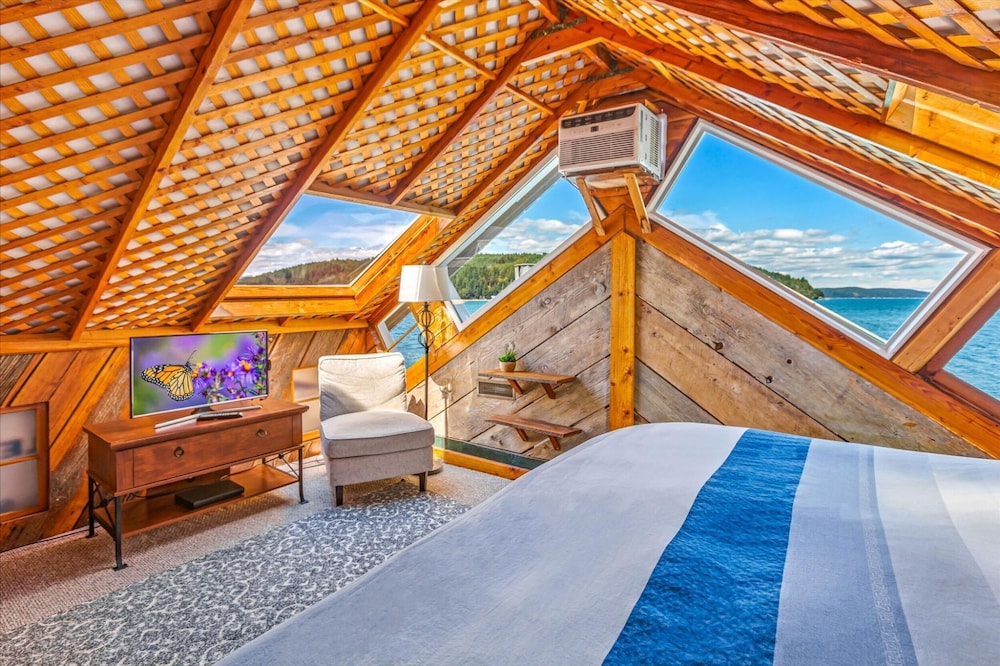 Utopia Cove in Union