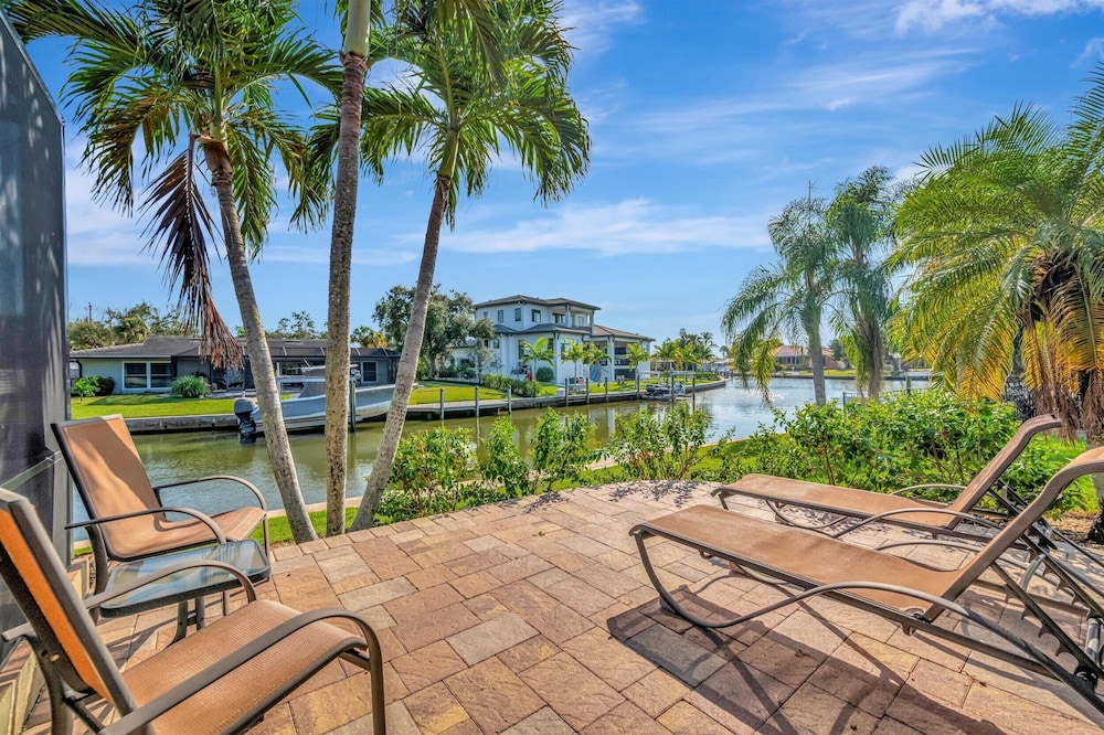 Waterfront Heated Pool House Kayaks Boat Dock