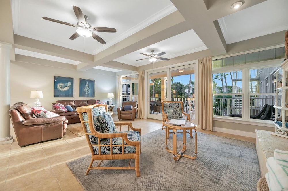Beachfront With Private Balcony Heated Pool and Spa