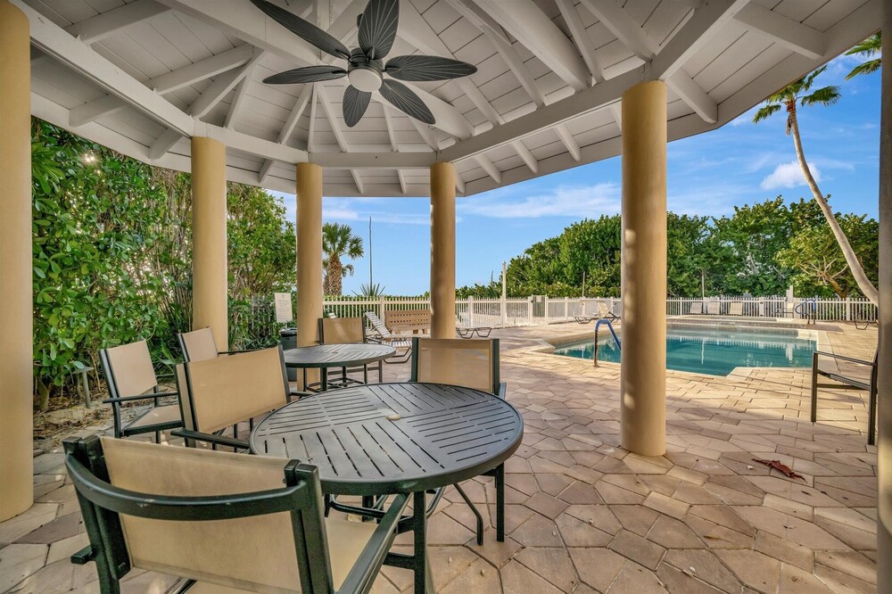 Holmes Beachfront Oasis