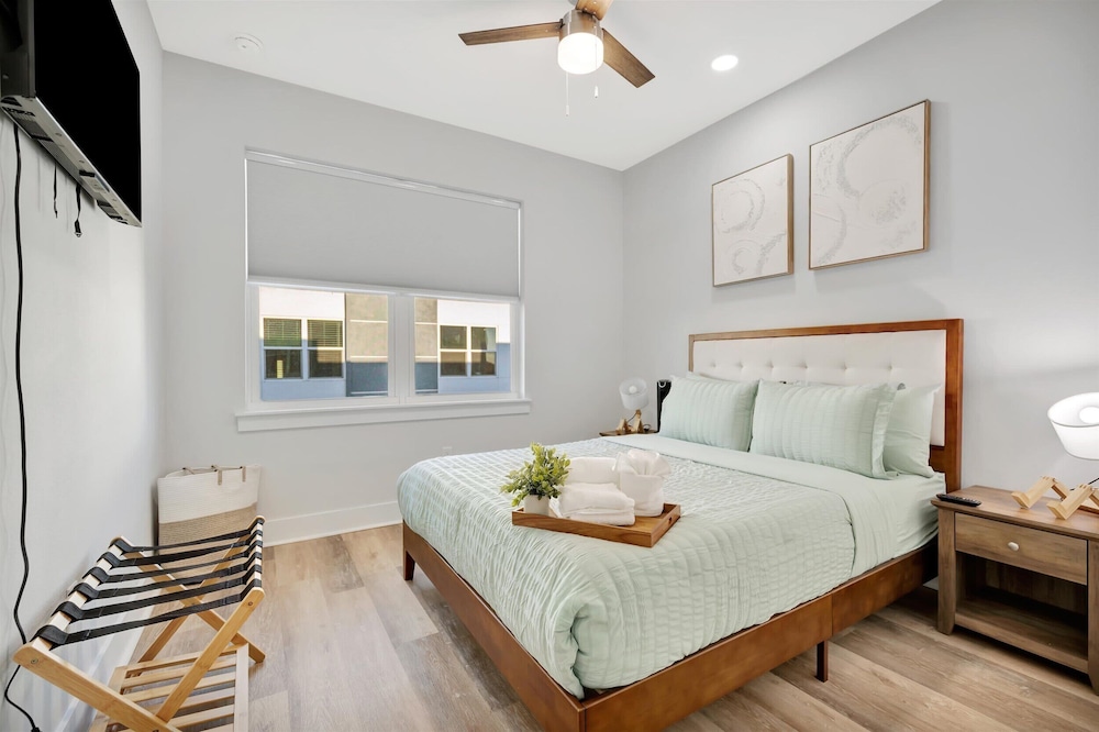 4br3ba Modern Sleeps 10 8 Minutes to Raymond James