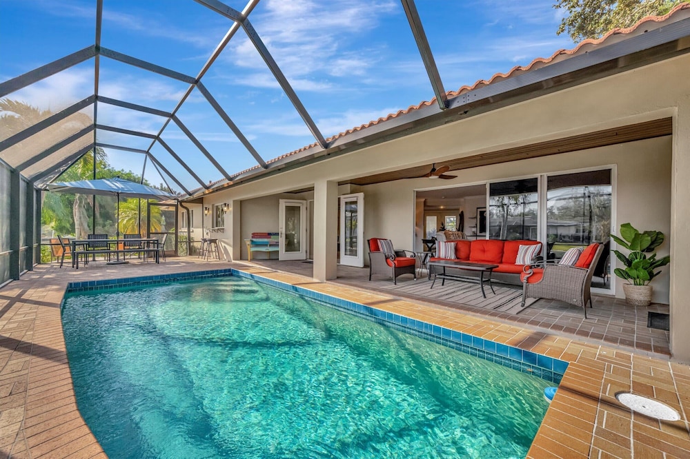 Waterfront Heated Pool House Kayaks Boat Dock