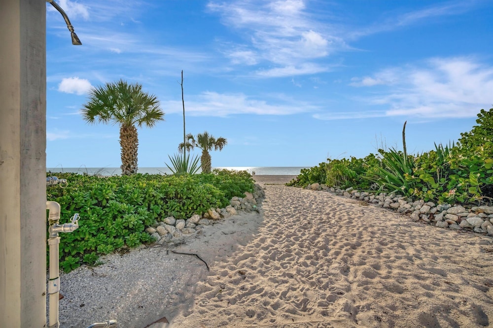 Holmes Beachfront Oasis