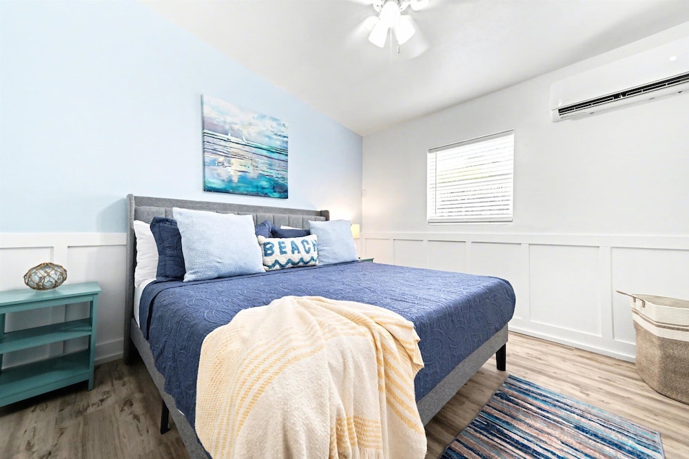 Walk to the Beach Pets OK Waterfront King Bed