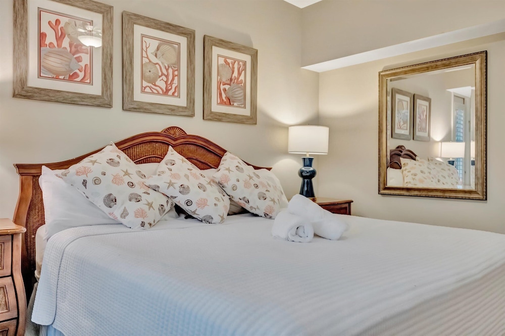 Beachfront With Private Balcony Heated Pool and Spa