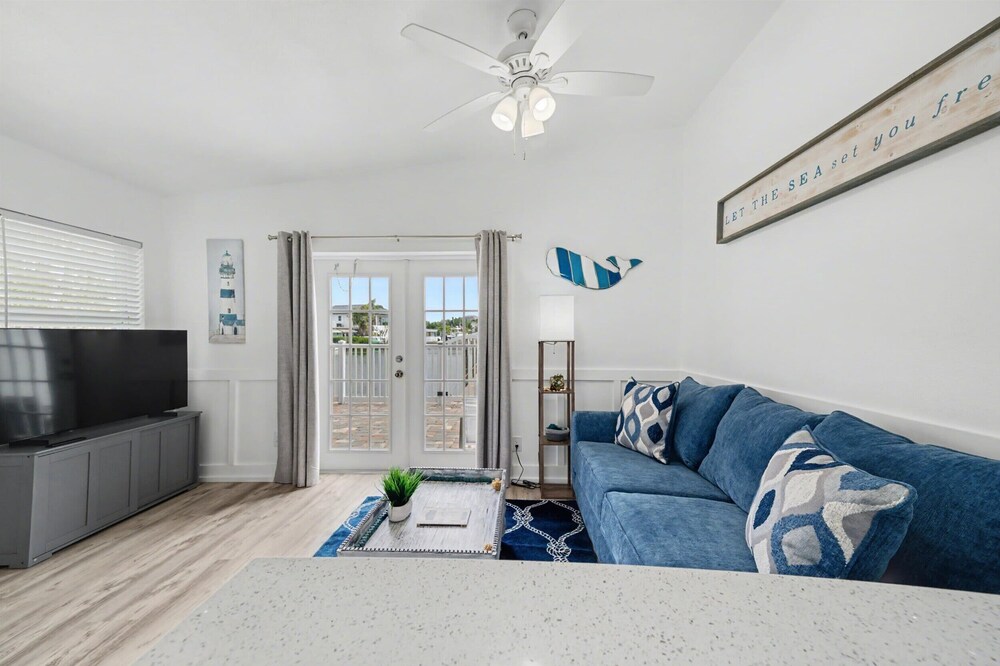 Waterway Vista Suite Pet Friendly Boat Dock