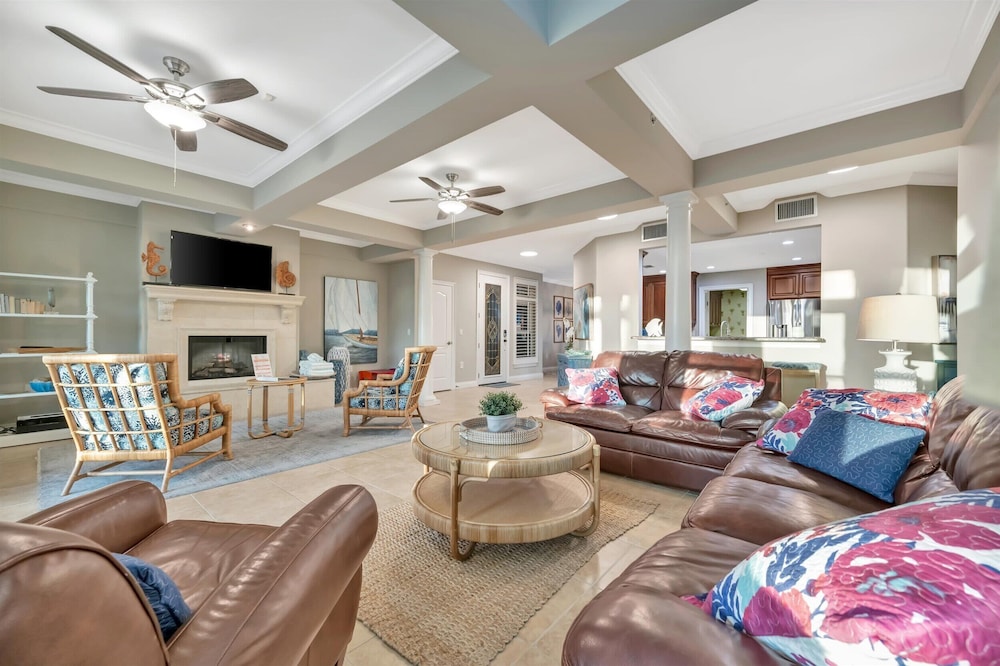 Beachfront With Private Balcony Heated Pool and Spa