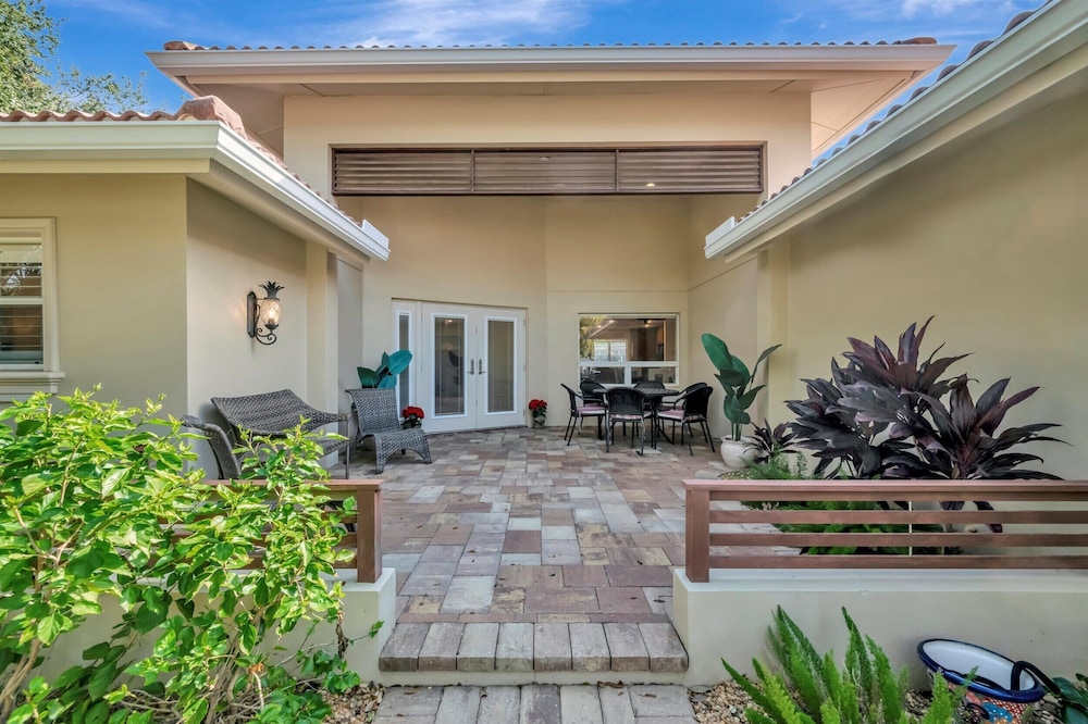 Waterfront Heated Pool House Kayaks Boat Dock