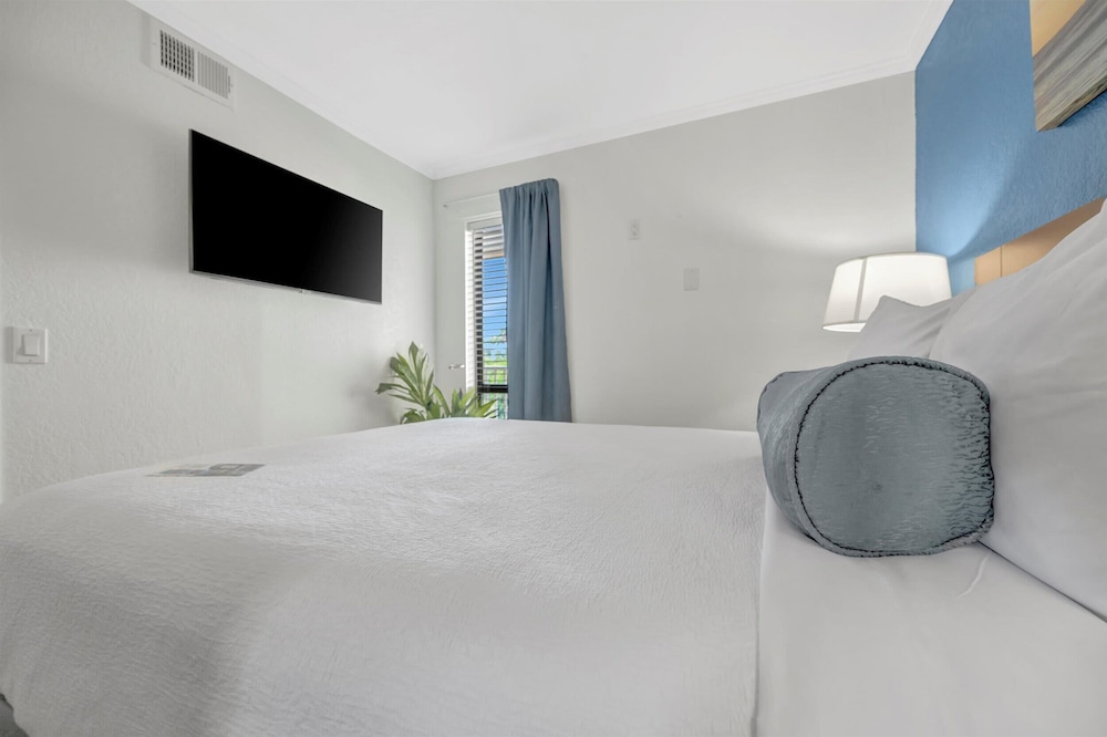 Palm Court a Bayview 2 Bed Suite Heated Pool