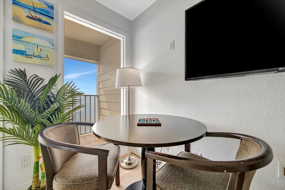 Palm Court a Bayview 2 Bed Suite Heated Pool