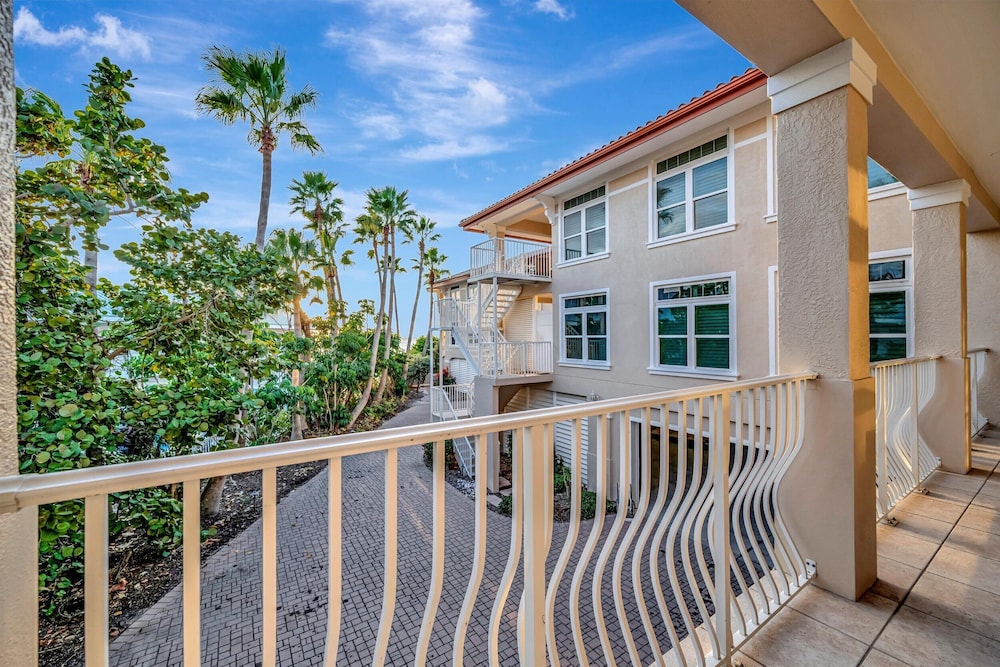 Holmes Beachfront Oasis