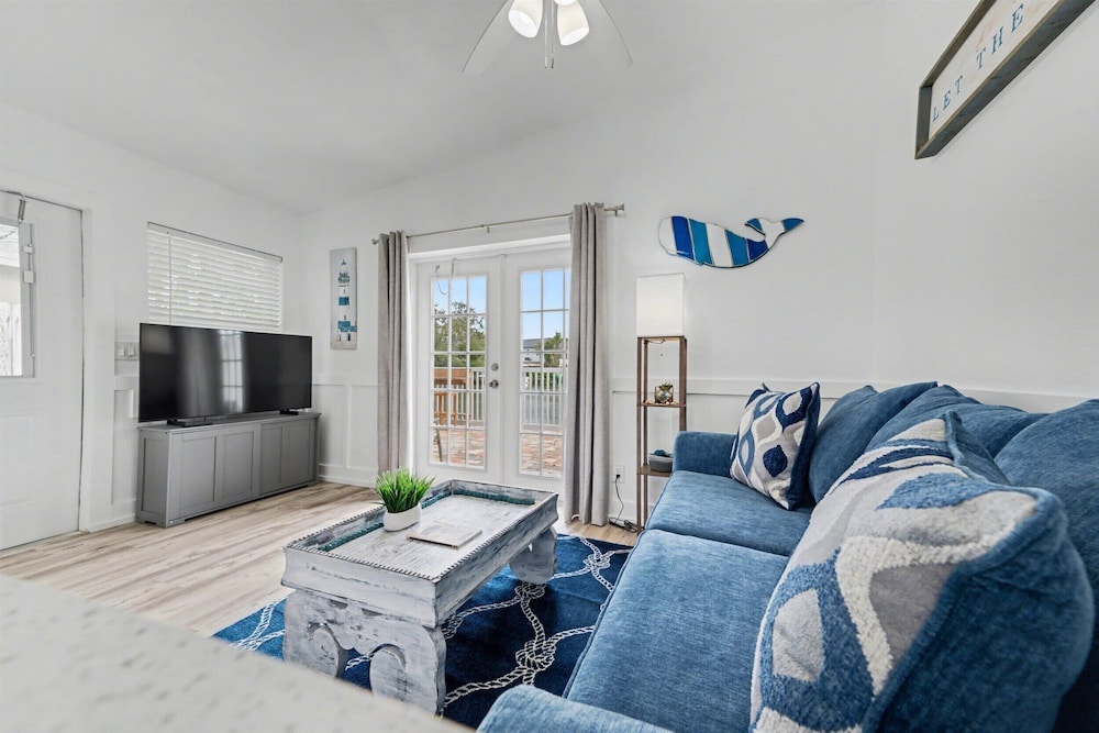 Waterway Vista Suite Pet Friendly Boat Dock
