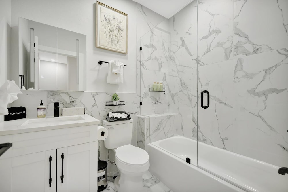 4br3ba Modern Sleeps 10 8 Minutes to Raymond James