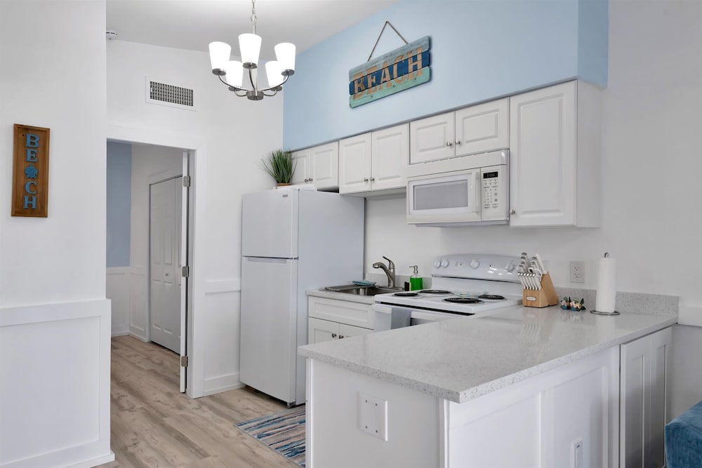 Waterfront Pet Friendly Boat Dock Walk 2 Beach