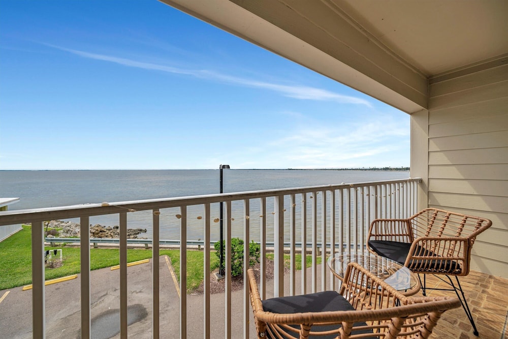 Palm Court a Bayview 2 Bed Suite Heated Pool