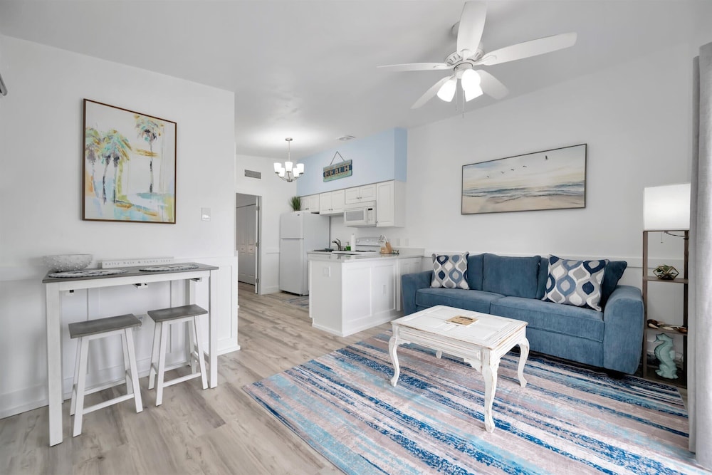 Waterfront Pet Friendly Boat Dock Walk 2 Beach