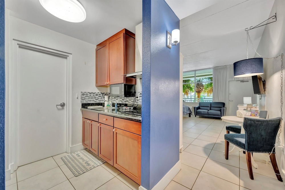 Sunset Suite - Private Balcony Gym Pool
