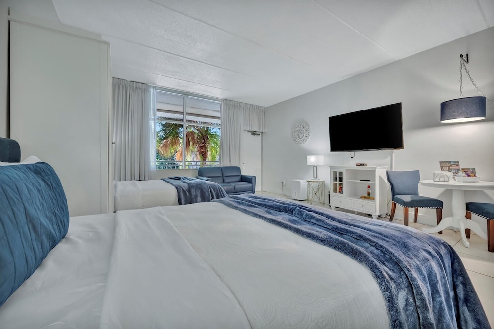 Sunset Suite - Private Balcony Gym Pool