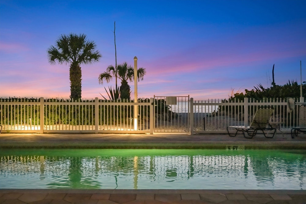 Holmes Beachfront Oasis