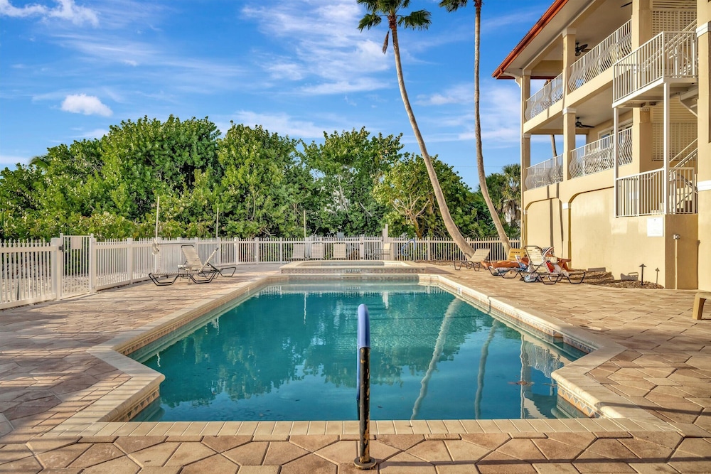 Holmes Beachfront Oasis