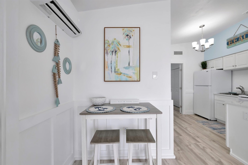 Waterfront Pet Friendly Boat Dock Walk 2 Beach