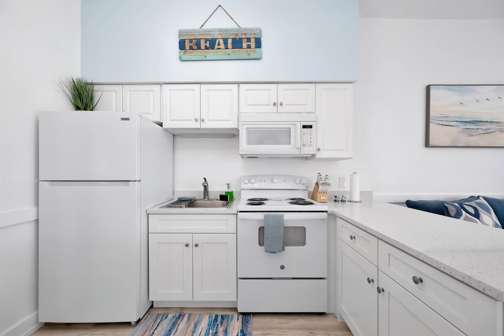 Waterfront Pet Friendly Boat Dock Walk 2 Beach