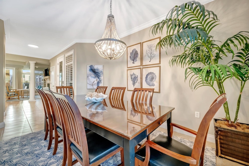 Beachfront With Private Balcony Heated Pool and Spa