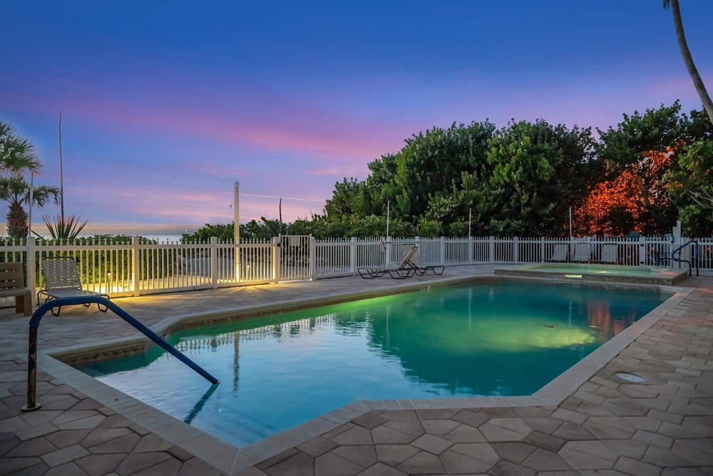 Holmes Beachfront Oasis