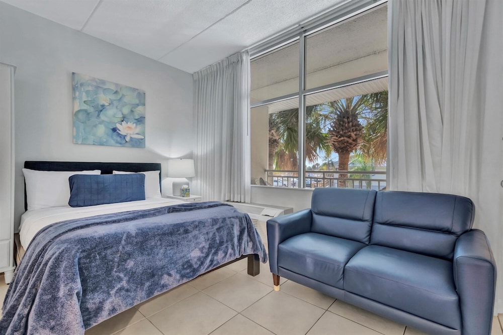 Sunset Suite - Private Balcony Gym Pool