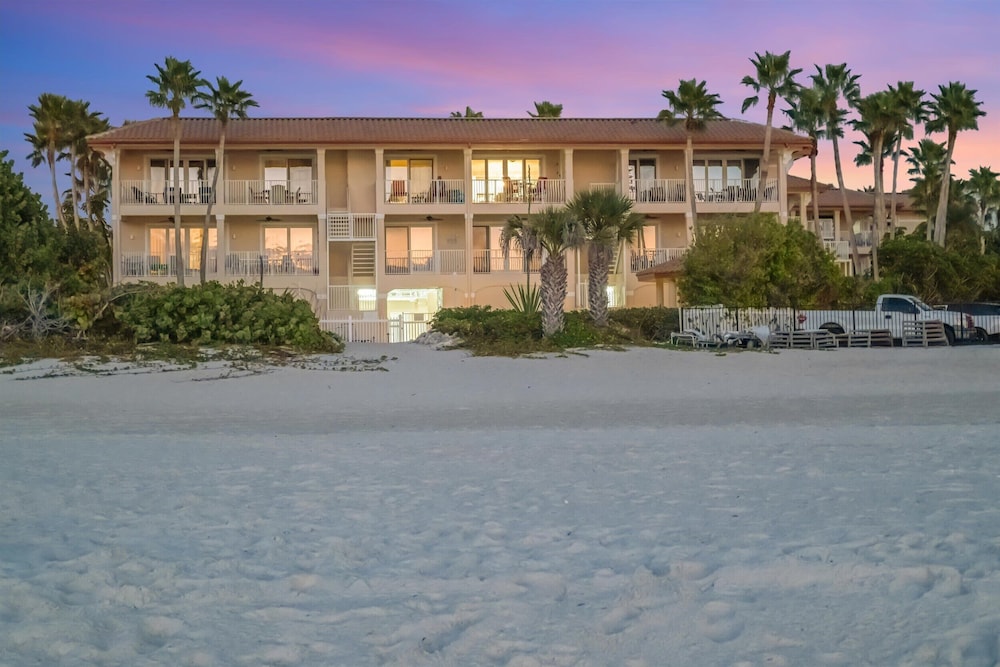 Beachfront With Private Balcony Heated Pool and Spa