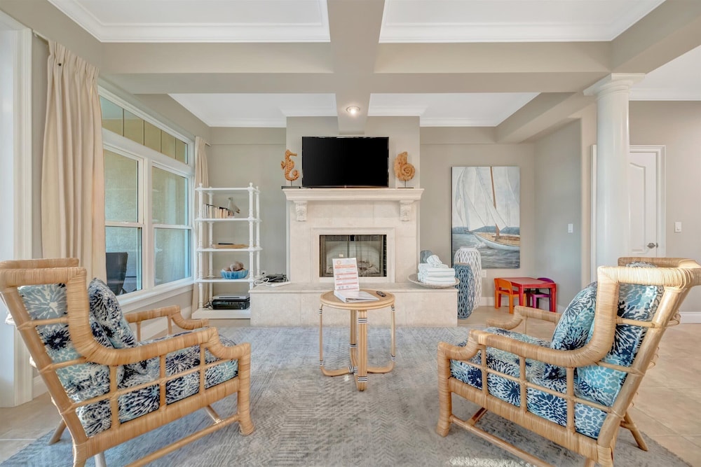 Beachfront With Private Balcony Heated Pool and Spa