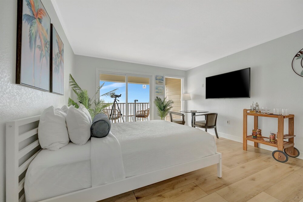 Palm Court a Bayview 2 Bed Suite Heated Pool