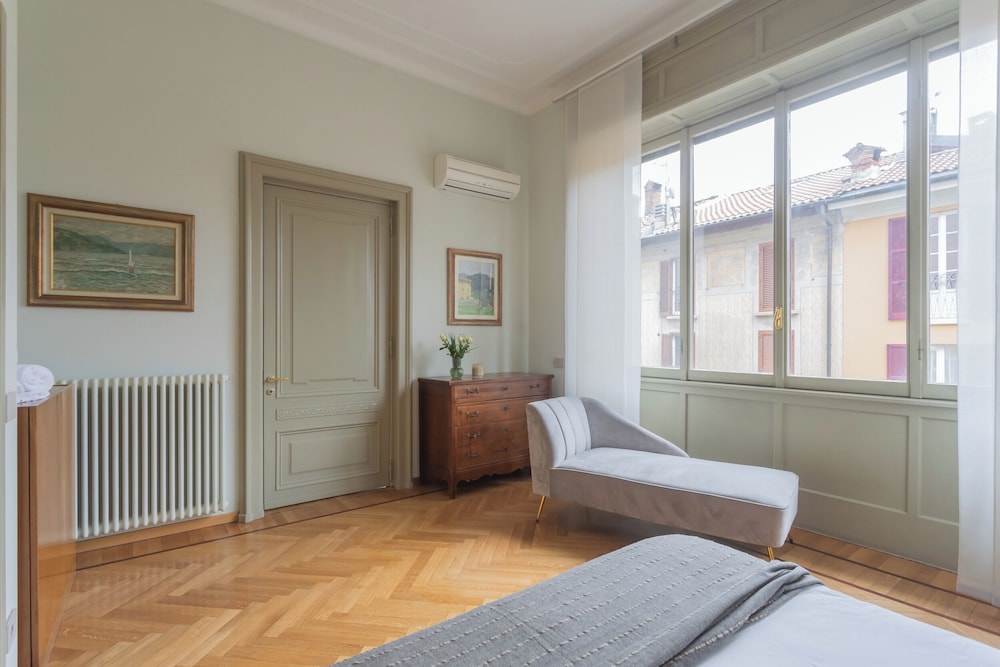 Garibaldi's Balcony by Rent all Como