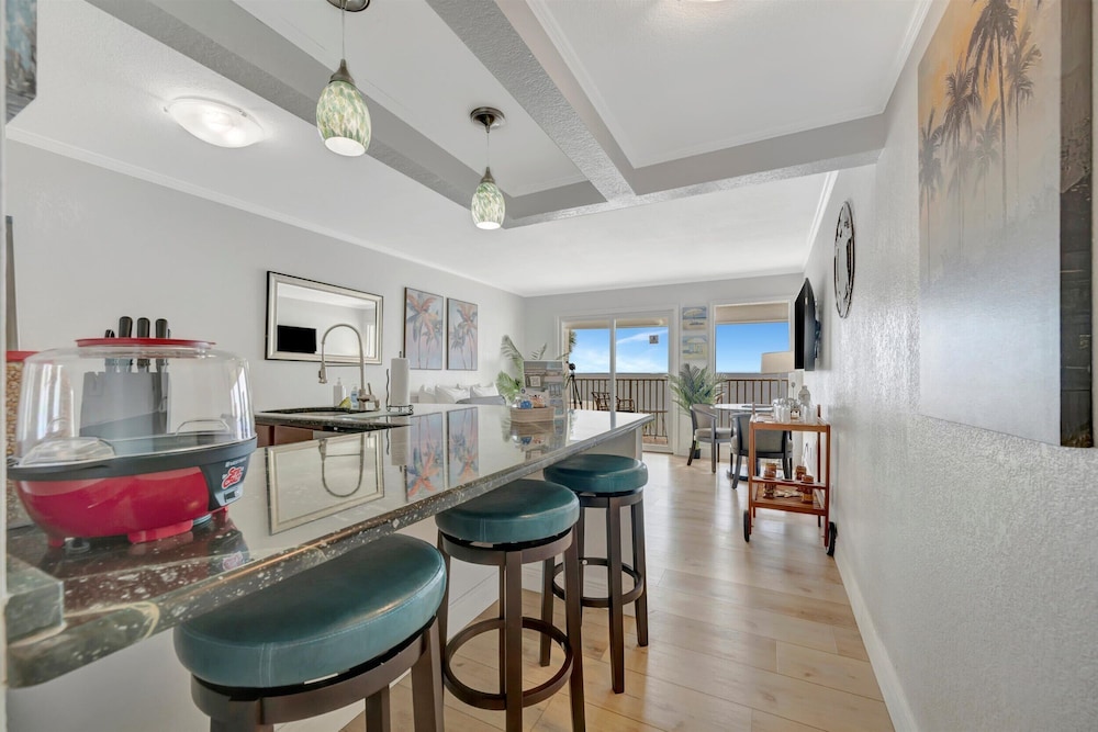 Palm Court a Bayview 2 Bed Suite Heated Pool