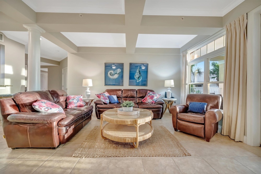 Beachfront With Private Balcony Heated Pool and Spa