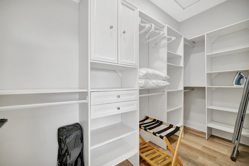 4br3ba Modern Sleeps 10 8 Minutes to Raymond James