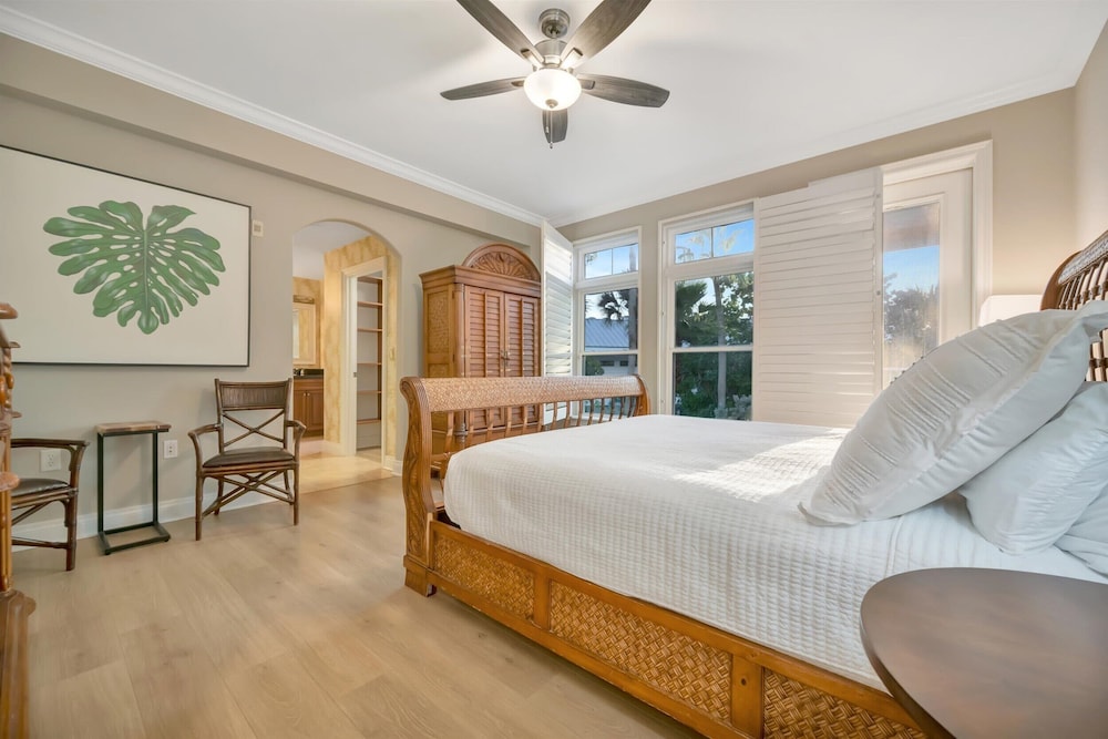 Beachfront With Private Balcony Heated Pool and Spa