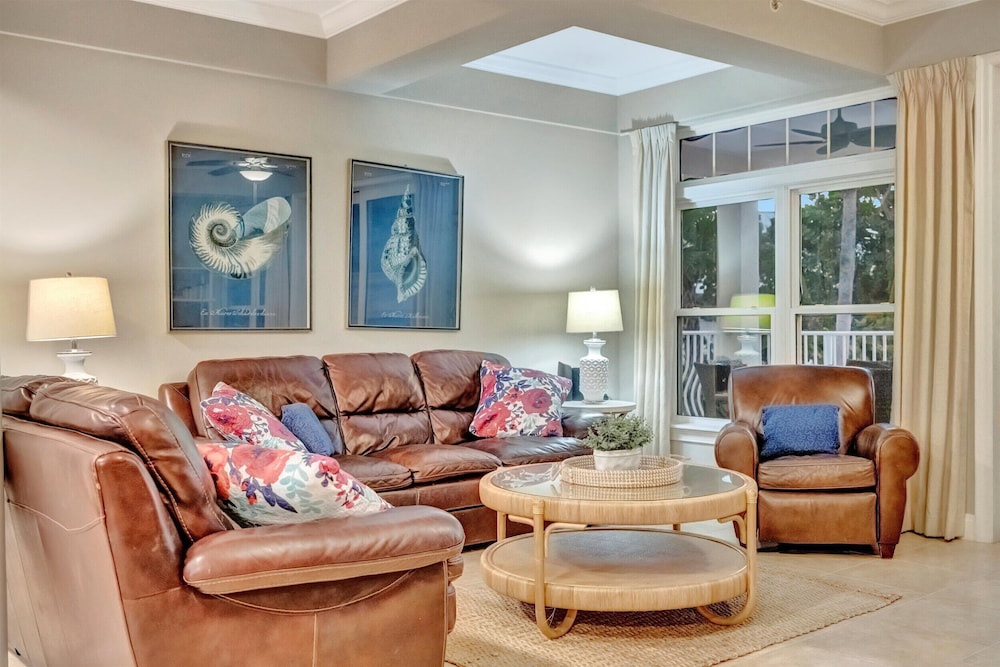 Beachfront With Private Balcony Heated Pool and Spa