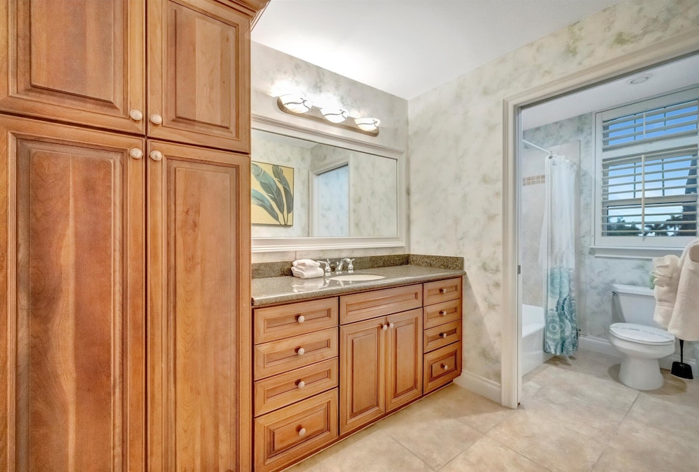 Beachfront With Private Balcony Heated Pool and Spa