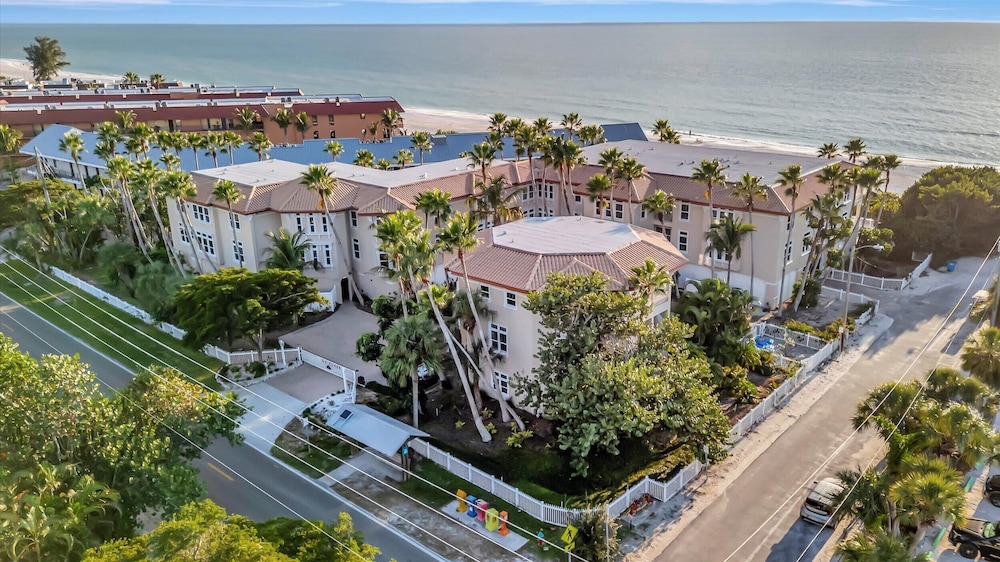 Beachfront With Private Balcony Heated Pool and Spa