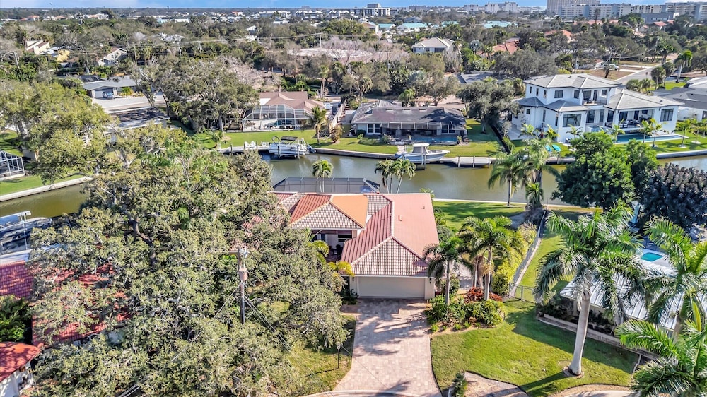 Waterfront Heated Pool House Kayaks Boat Dock