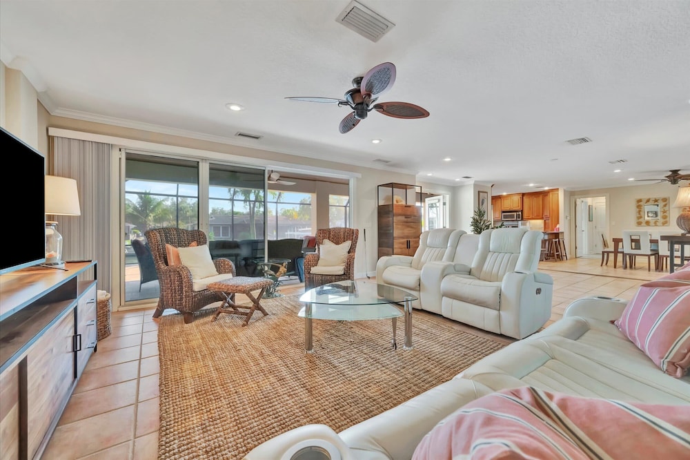 Waterfront Heated Pool House Kayaks Boat Dock