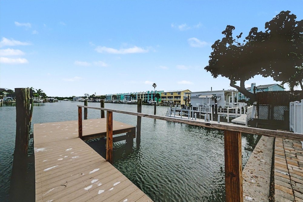 Walk to the Beach Pets OK Waterfront King Bed