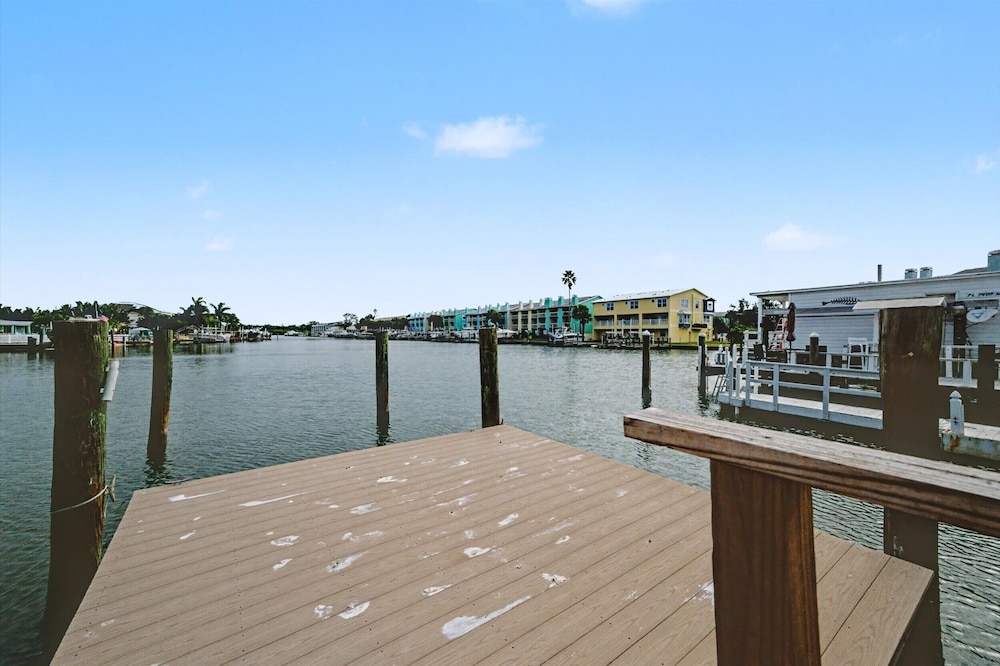 Waterfront Pet Friendly Boat Dock Walk 2 Beach