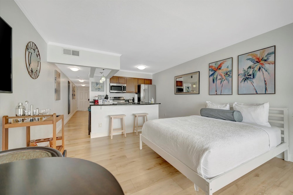 Palm Court a Bayview 2 Bed Suite Heated Pool